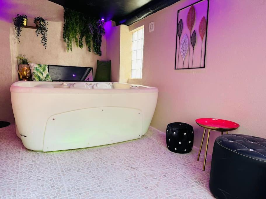 13 Nuances De Grey Jacuzzi Villa Marseille Exteriör bild